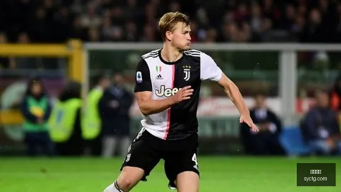 体育品牌电竞系列服饰，引领潮流风向标